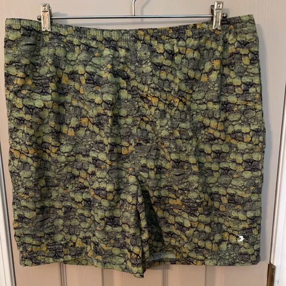 Reel Legends mesh lined men’s 4 pocket swim fishing board shorts w/drawstring. L